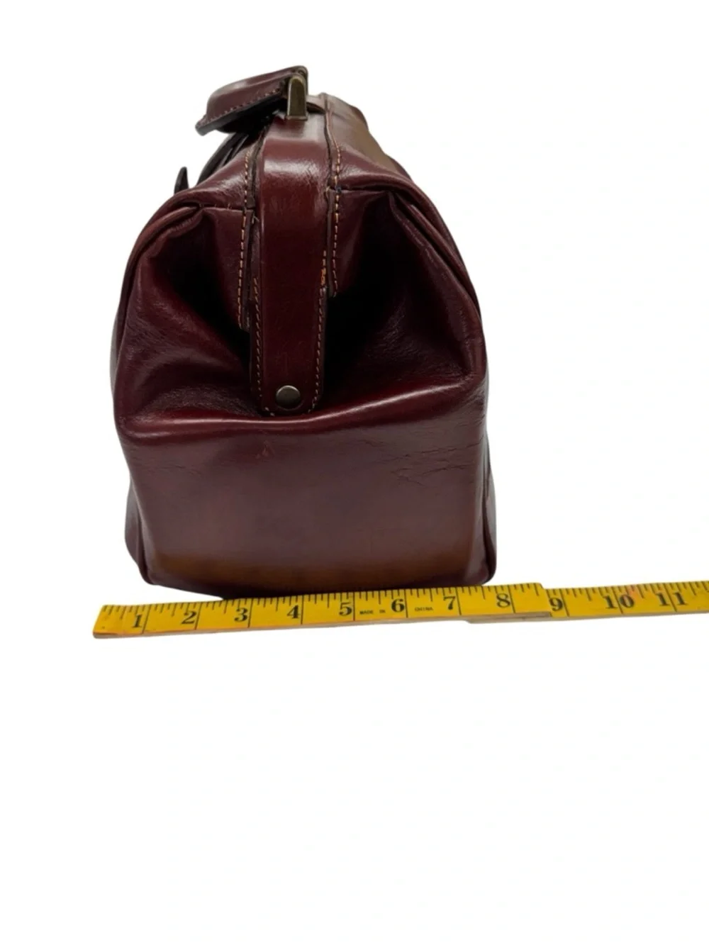 Floto Ciabatta is a modern take on the classic leather doctor bag,